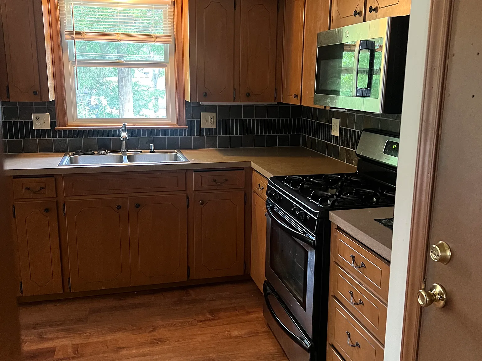 3 bed, 1500 sqft, $2,200 — Photo 4