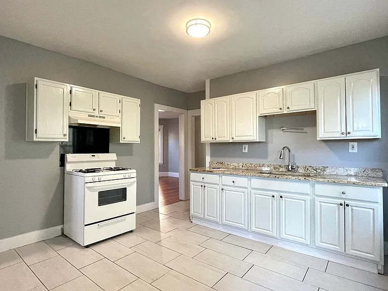29 W Tremlett St #1 — Photo 12