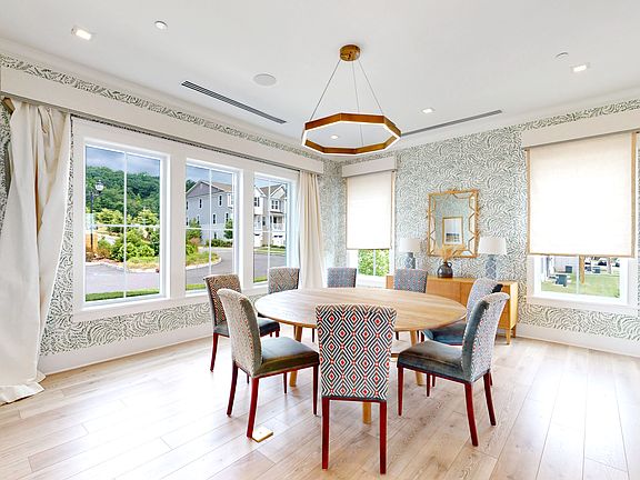 4th image of 82 Aspen Dr