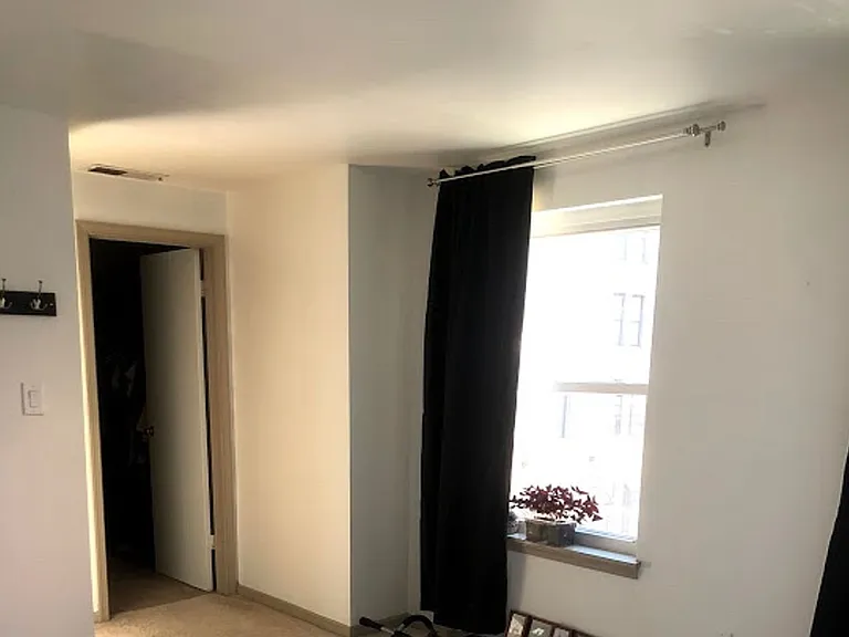 504 Cathedral St — Photo 11