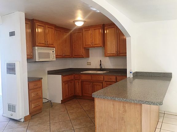 4th image of 1015 E Acacia Ave
