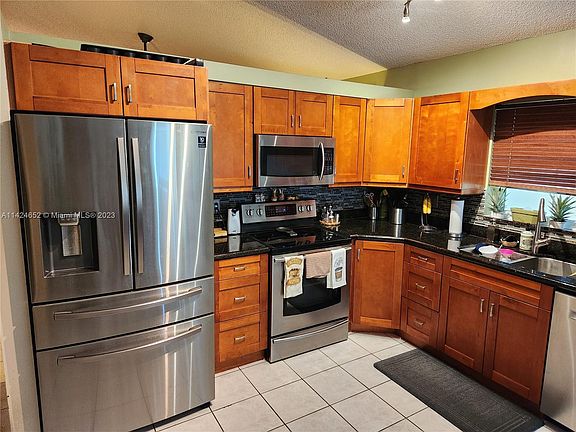 4th image of 2199 NW 184th Ter