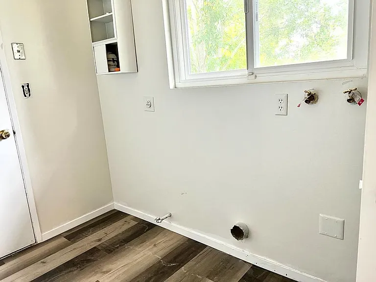 24360 Crestlawn St — Photo 15