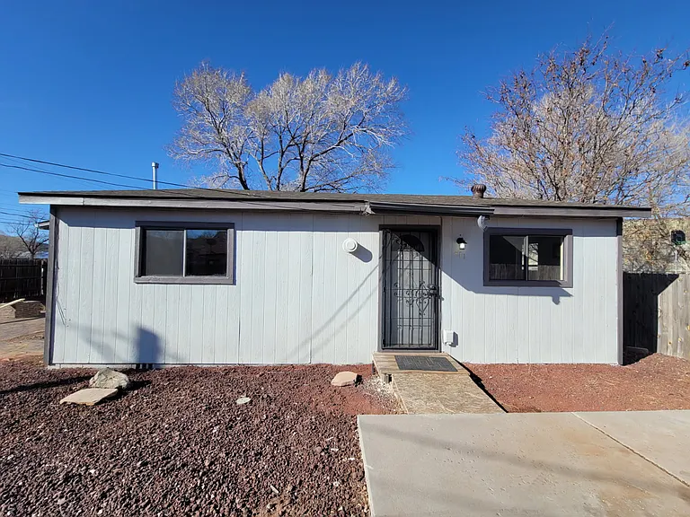 411 E Edison Ave — Photo 2
