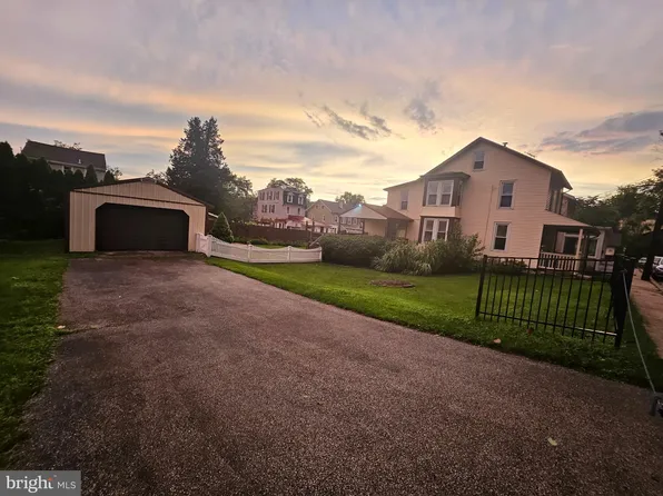 120 Amelia St, Mont Clare, PA 19453