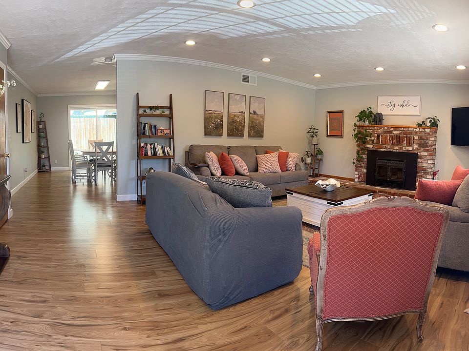 Entrance: main living room