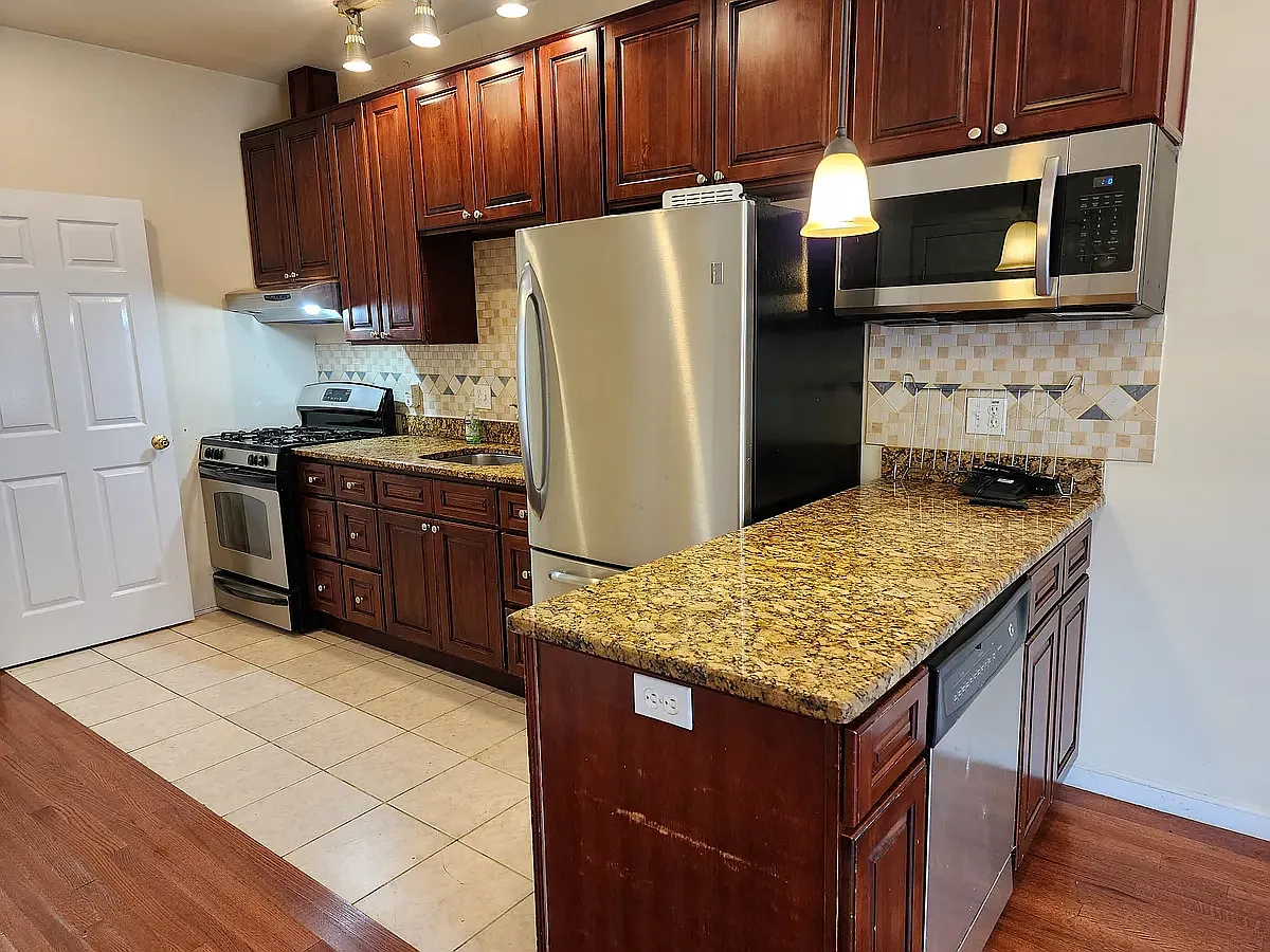 3 bed, 1200 sqft, $3,600 — Photo 1