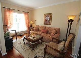 2nd image of 811 Crescent Springs Ct