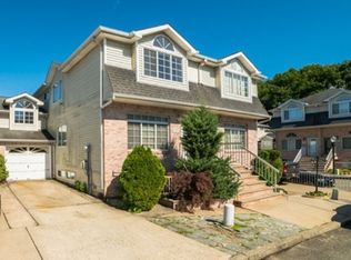 69 Darnell Ln, Staten Island, NY 10309