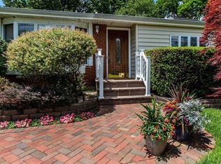 10 Smith Ave, Holbrook, NY 11741