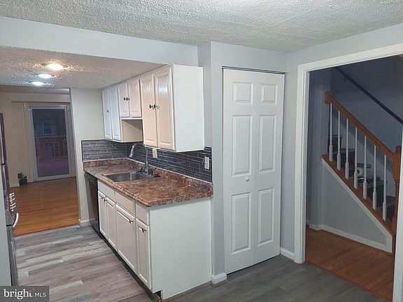 4th image of 5449 Endicott Ln