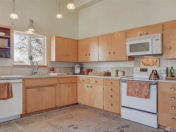 4th image of 19139 5th Ave NE