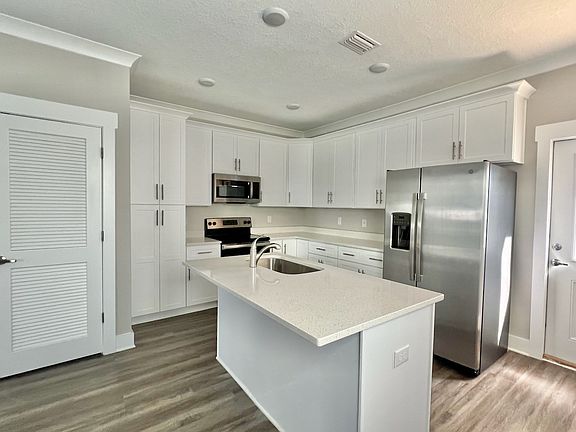 4th image of 422 Date Palm Ln #185