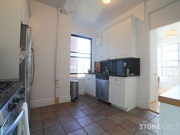 5th image of 168 W 86th St APT 7A