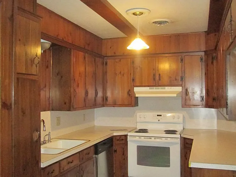 3402 W 10th St — Photo 5