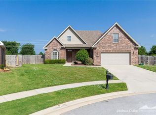 2351 N Cornwall Ave, Fayetteville, AR 72704