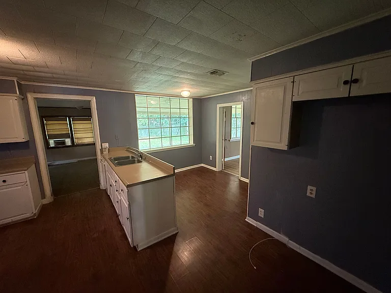 210 N Steele Ave #A — Photo 10