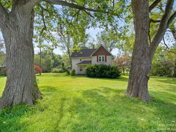 10060 Willow Rd, Willis, MI 48191