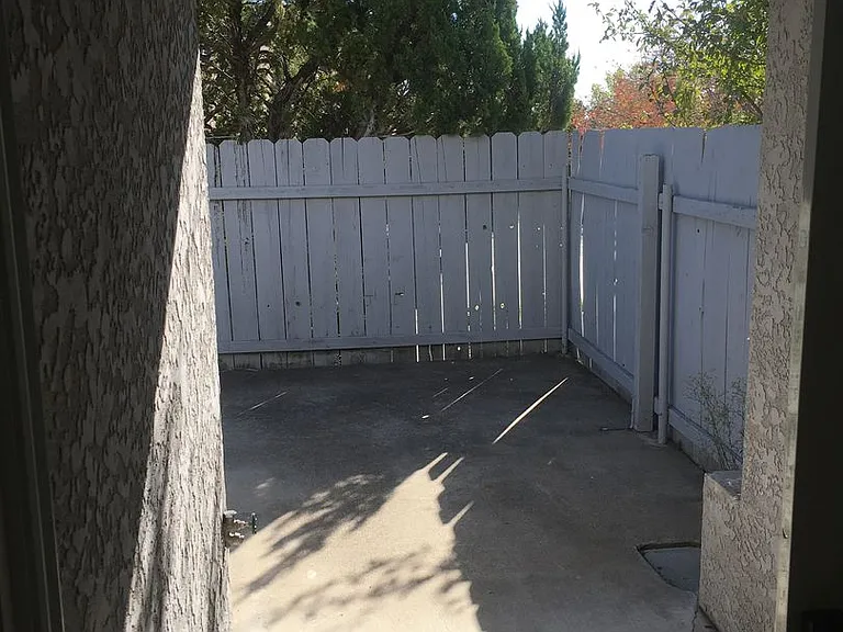 1129 Burton Dr — Photo 12