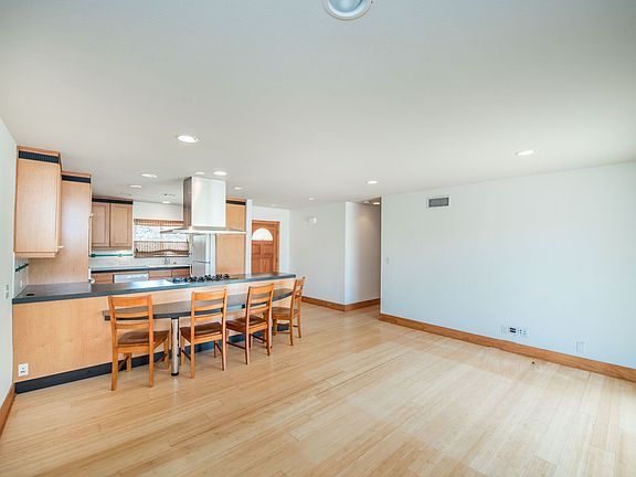 5th image of 1190 Mariposa Dr