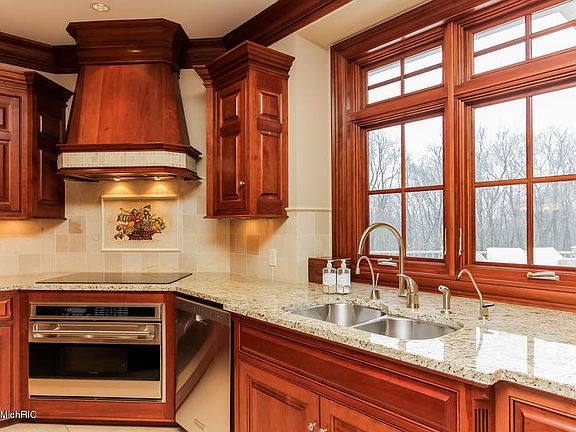 5th image of 5330 River Basin Ct NE