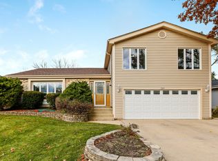 360 Loveland Dr, Glendale Heights, IL