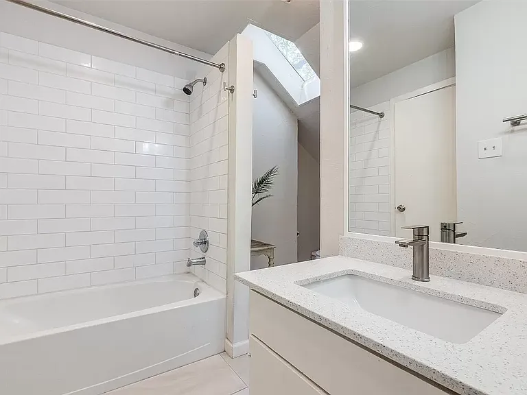 9805 Estate Ln — Photo 31