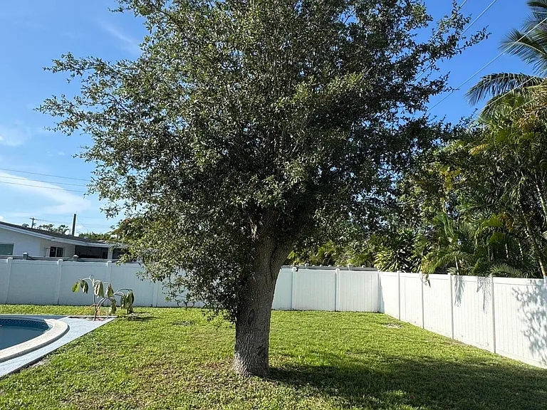 28 SW 9th Ave — Photo 15