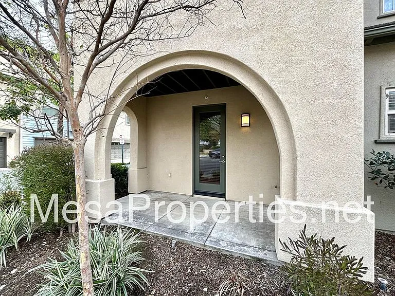 12368 Claredon Dr #6 — Photo 4