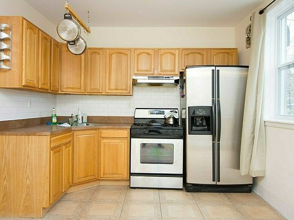 5th image of 329 22nd St #2