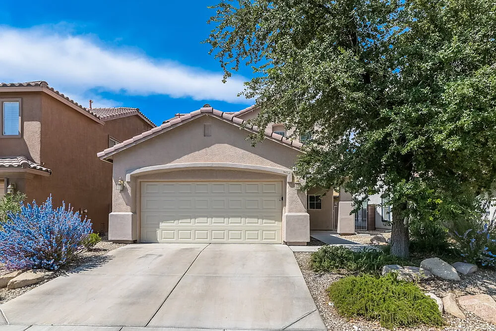 3 bed, 2.5 bath, 1668 sqft, $2,140 — Photo 1