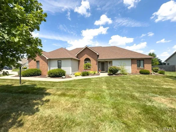 823 Autumn Ridge Ln, Fort Wayne, IN 46804