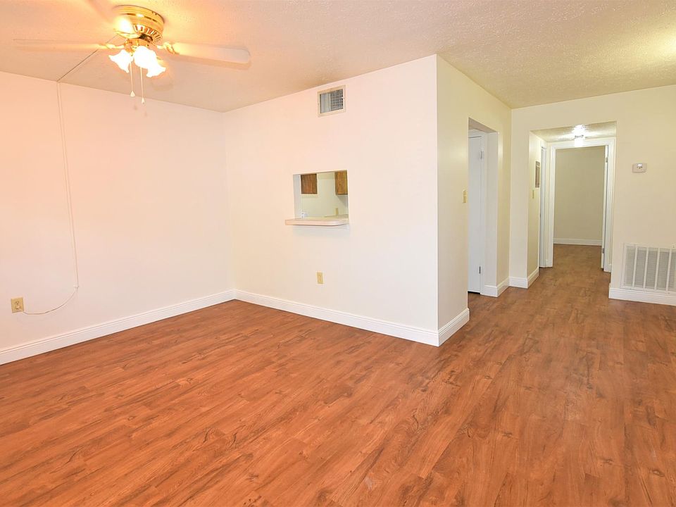 1st image of 3111 W Horatio St APT 104