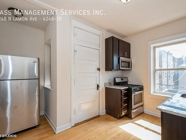 4248 N Lamon Ave #2B — Photo 2