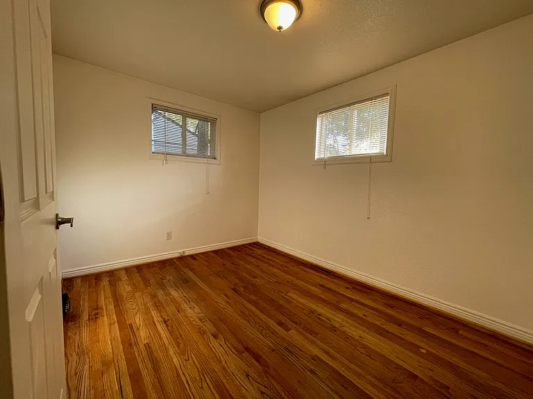 385 Yates St — Photo 11