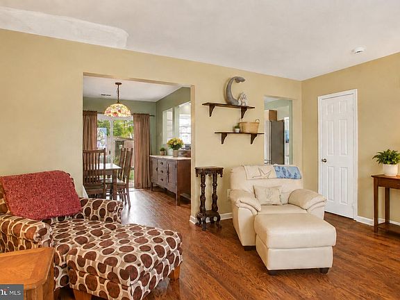 3rd image of 15742 Piller Ln