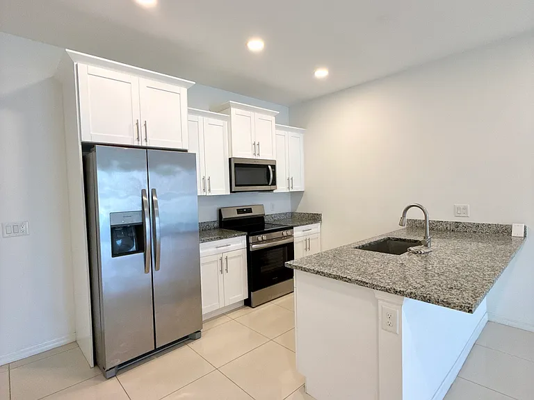 303 Homer Ave S — Photo 4