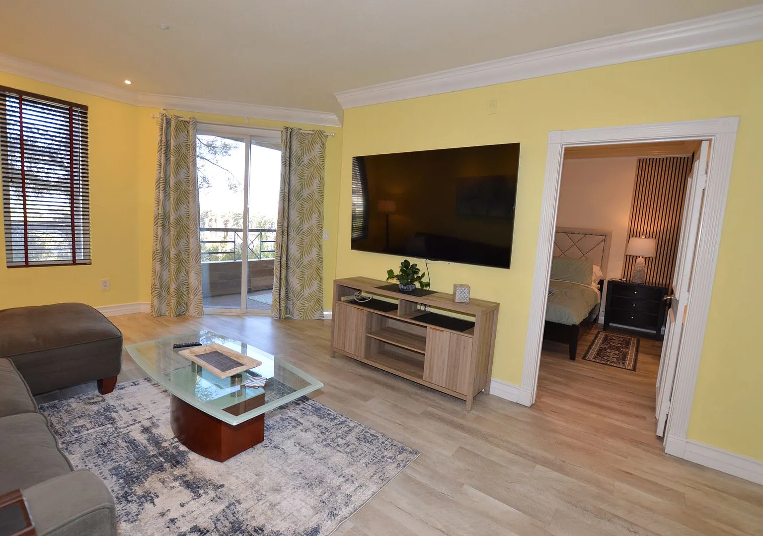 Stunning 2 Bath| 2 Bedroom Luxury Condo with Modern Upgrades — Photo 3