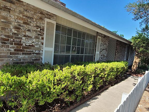 2nd image of 255 Meadow Path Dr