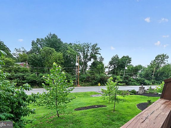 3rd image of 105 Putney Ln #105