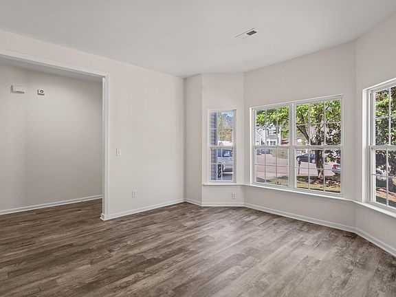 5th image of 3207 Geary Trl