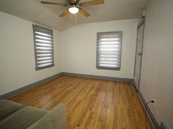 3rd image of 4940 W Ainslie St APT 2