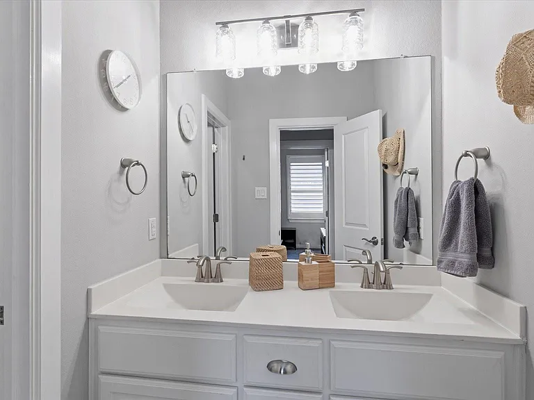 125 Russet Bend Pl N — Photo 28