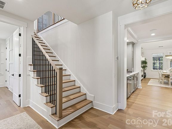 4th image of 2013 Garden View Ln