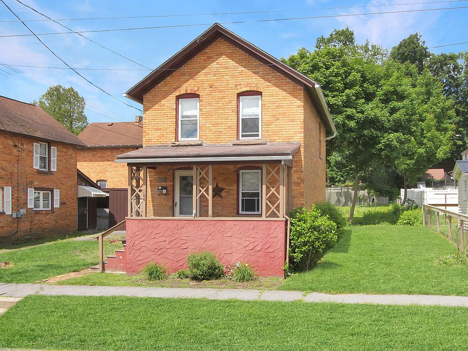 1st image of 104 Chestnut St