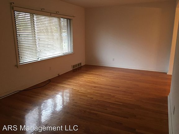 3rd image of 1213 Thatcher Ave