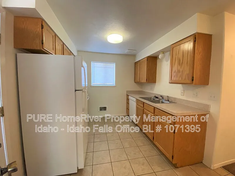 3 bed, 2.0 bath, 850 sqft, $1,150 — Photo 2