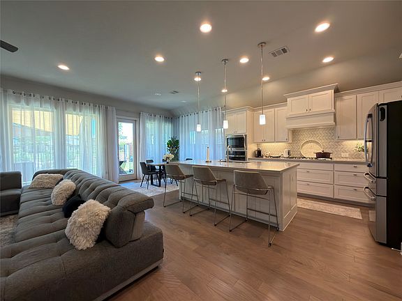 4th image of 2460 Macy Way