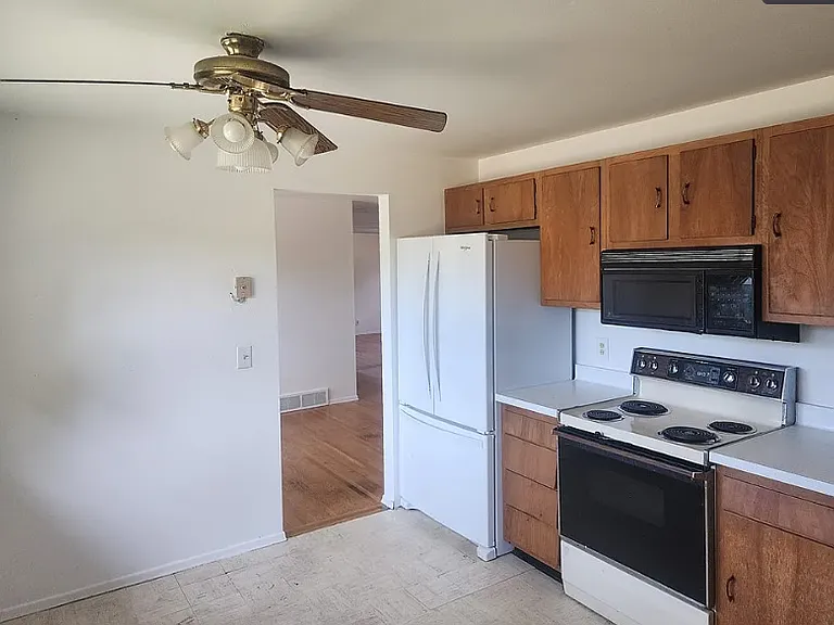 185 Jamestown Ter — Photo 5