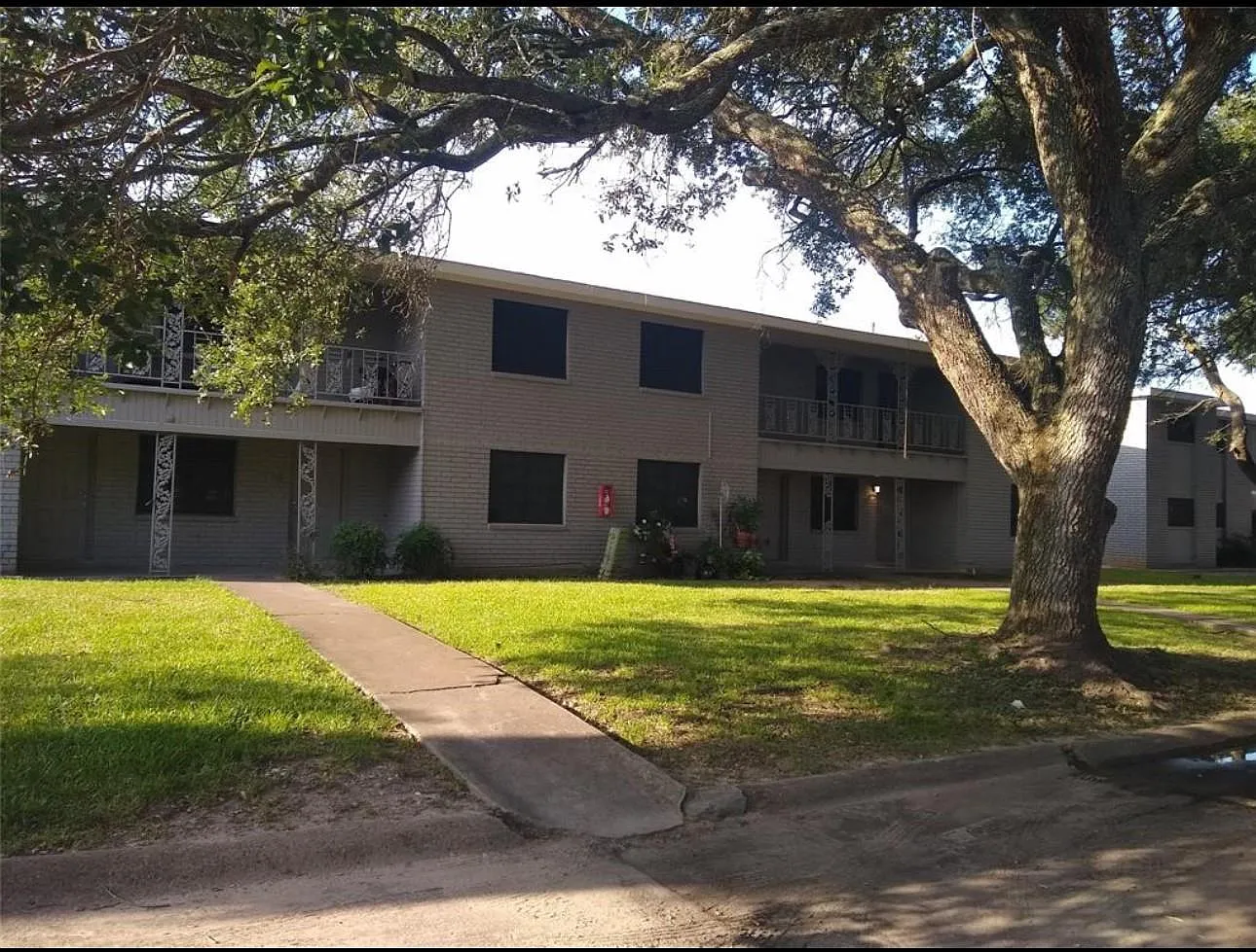 2 bed, 1.0 bath, 990 sqft, $1,000 — Photo 2